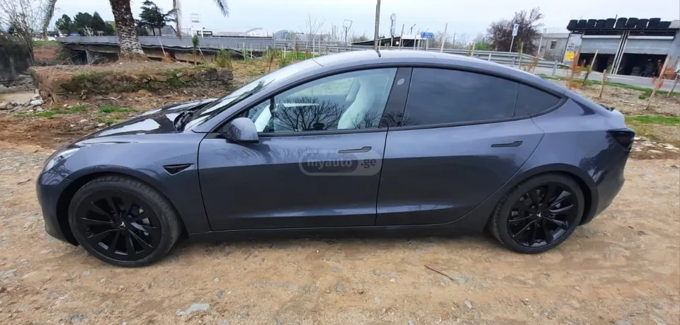 Tesla Model 3 2023 — миниатюра 4