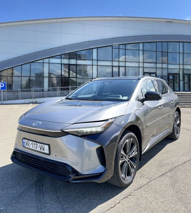 Toyota bZ4X Limited 2023 — фото 1, купить с доставкой в Москву