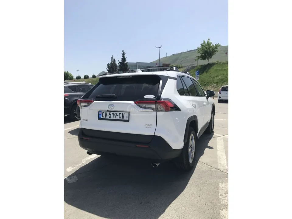 Toyota RAV 4 2023 — миниатюра 2