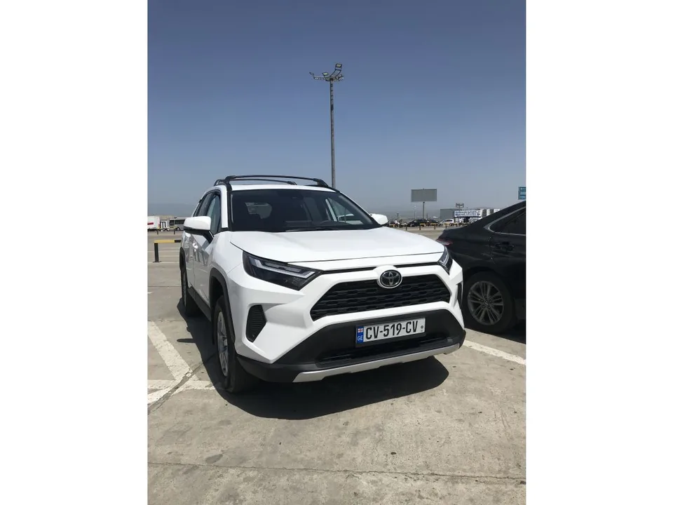 Toyota RAV 4 2023 — фото 1, купить с доставкой в Москву