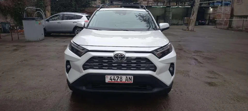 Toyota RAV 4 XLE Premium 4dr All-Wheel Driv 2023 — миниатюра 3
