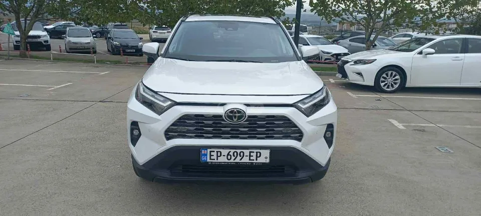 Toyota RAV 4 XLE Premium 4dr All-Wheel Driv 2023 — фото 1, купить с доставкой в Москву