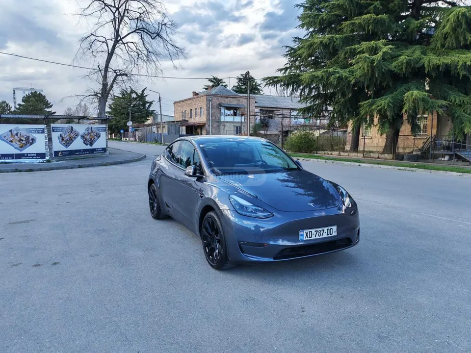 Tesla Model Y DUAL MOTOR LONG RANGE 2023 — миниатюра 2