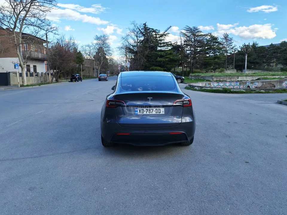 Tesla Model Y DUAL MOTOR LONG RANGE 2023 — миниатюра 3