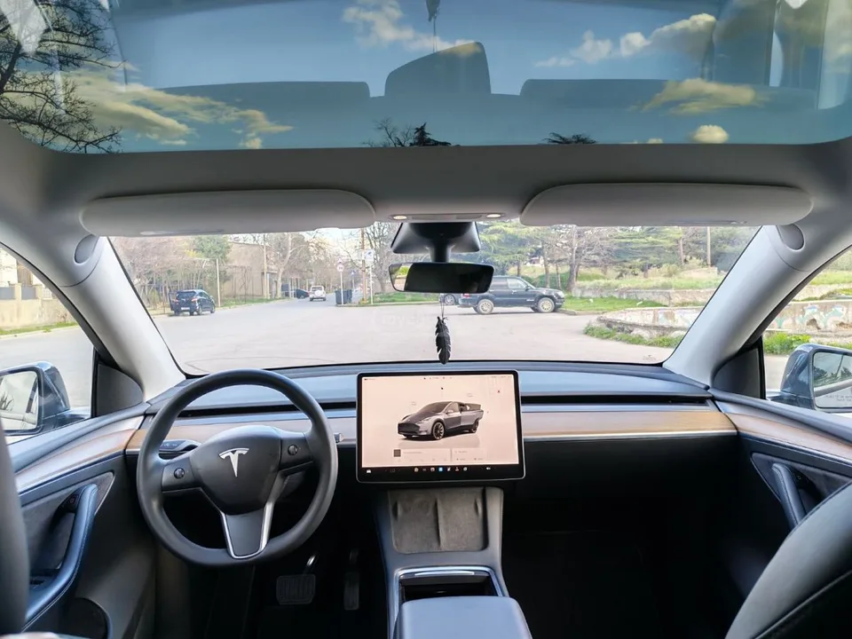 Tesla Model Y DUAL MOTOR LONG RANGE 2023 — миниатюра 4