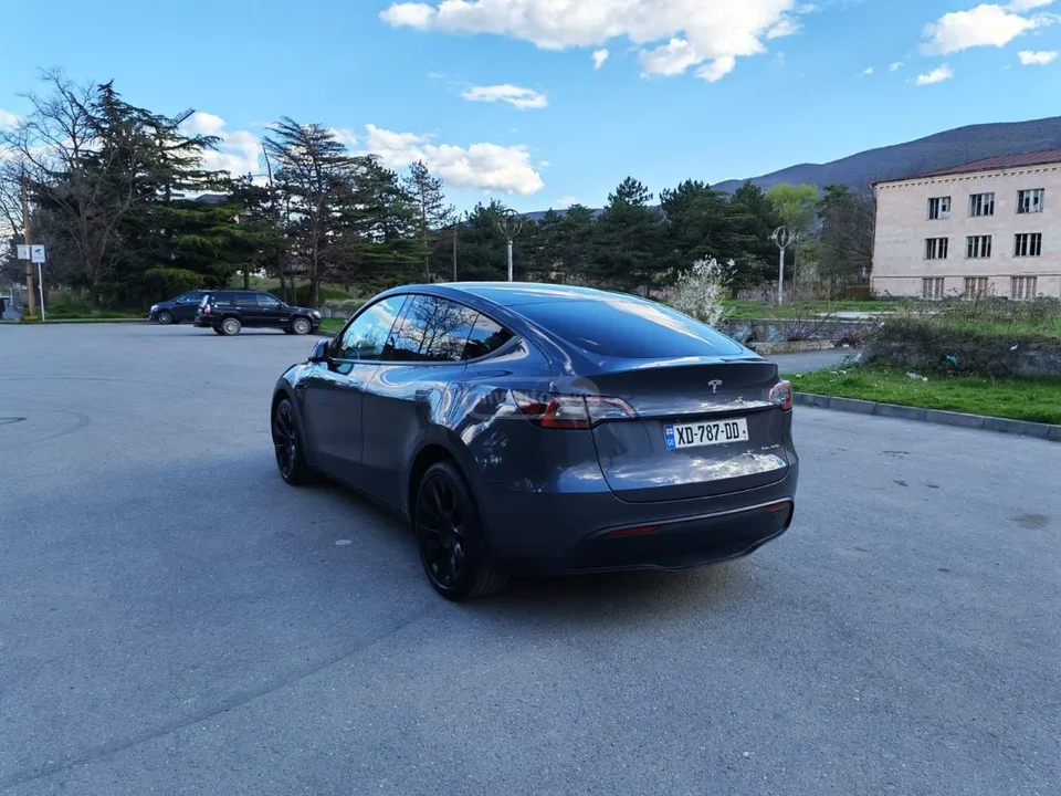 Tesla Model Y DUAL MOTOR LONG RANGE 2023 — миниатюра 5