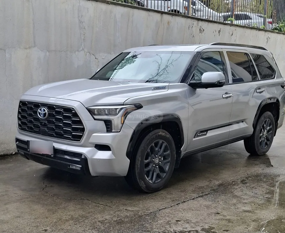 Toyota Sequoia Platinum 4x4 Hybrid 2023 — миниатюра 2