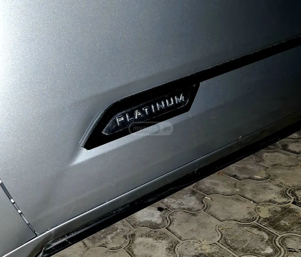 Toyota Sequoia Platinum 4x4 Hybrid 2023 — миниатюра 4