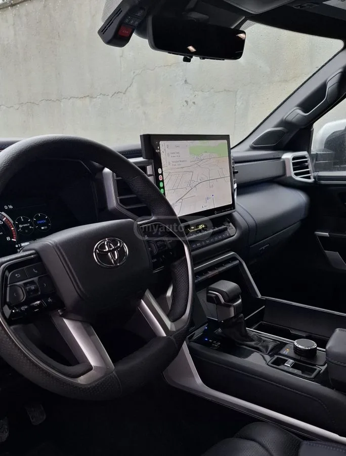 Toyota Sequoia Platinum 4x4 Hybrid 2023 — миниатюра 5