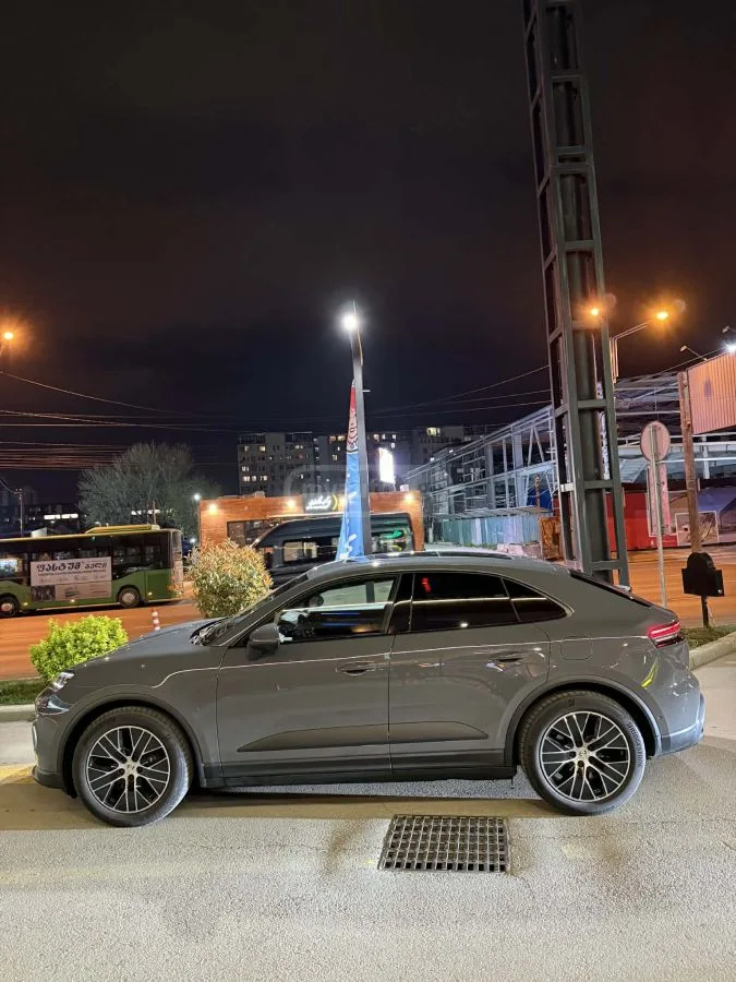 Porsche Macan 2025 — миниатюра 2