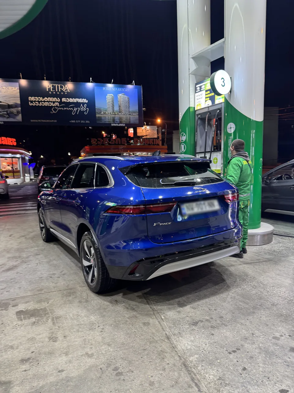 Jaguar F-Pace 2022 — фото 1, купить с доставкой в Москву