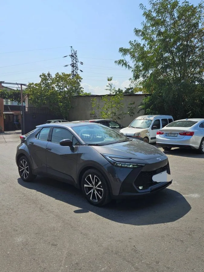Toyota CHR 2025 — фото 1, купить с доставкой в Москву
