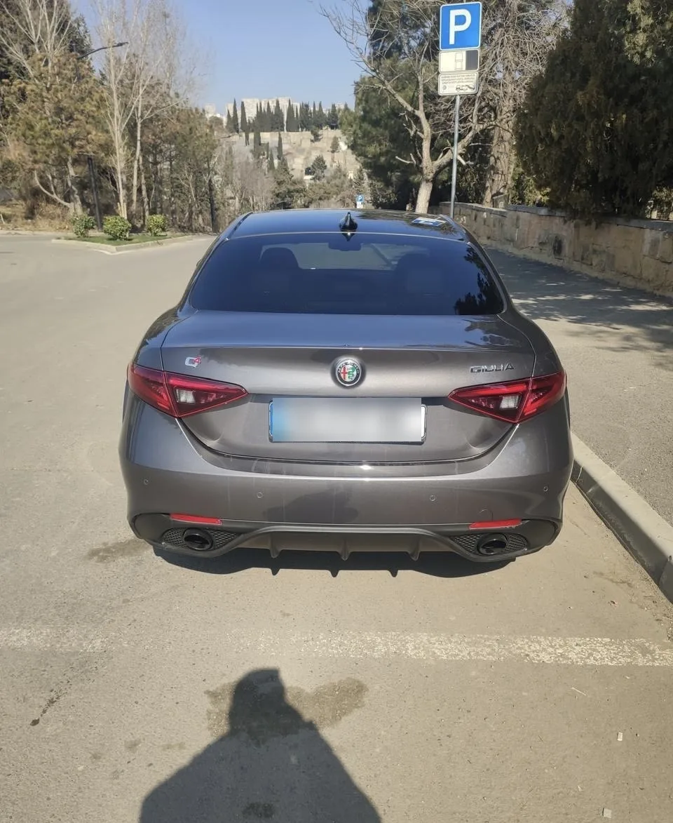 Alfa Romeo Giulia Veloce 2023 — миниатюра 2