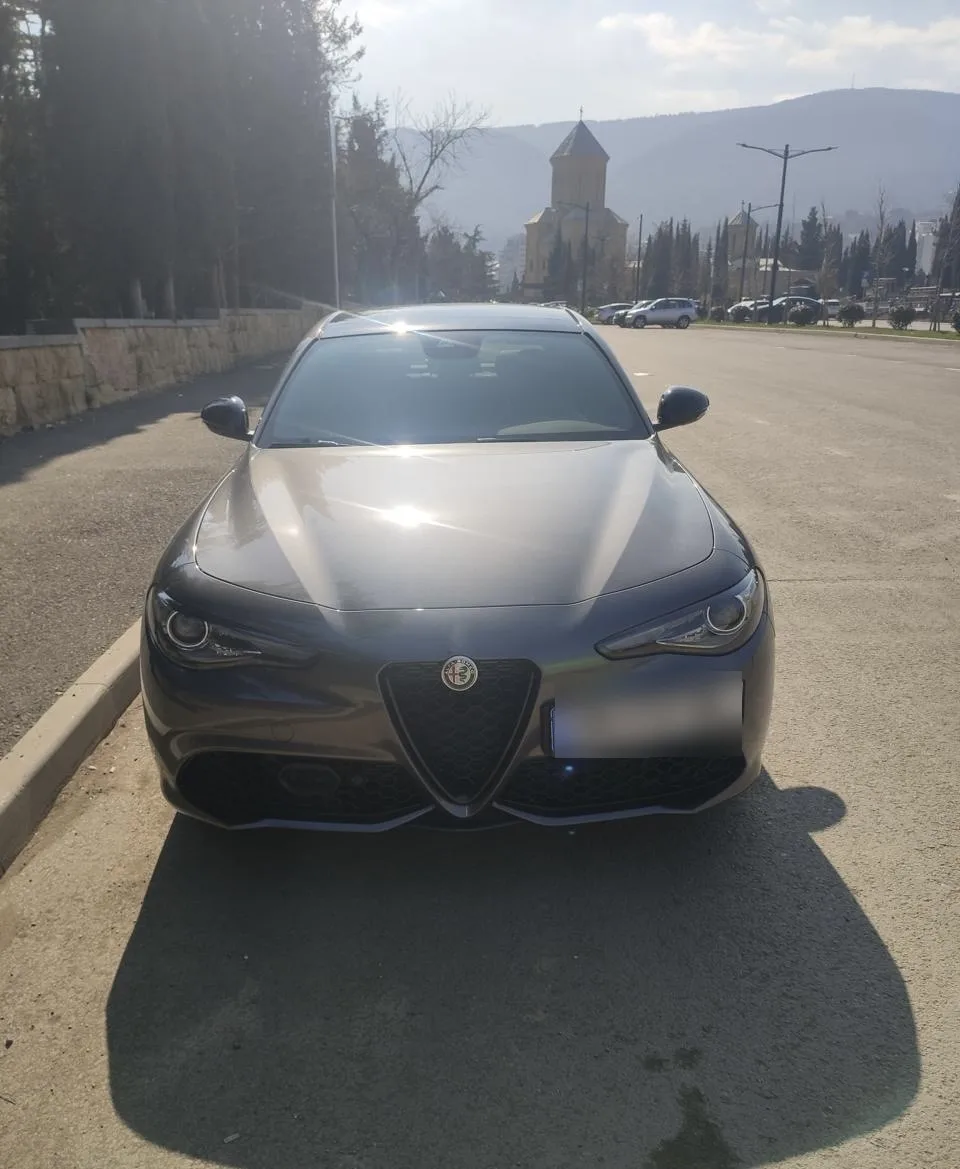 Alfa Romeo Giulia Veloce 2023 — фото 1, купить с доставкой в Москву