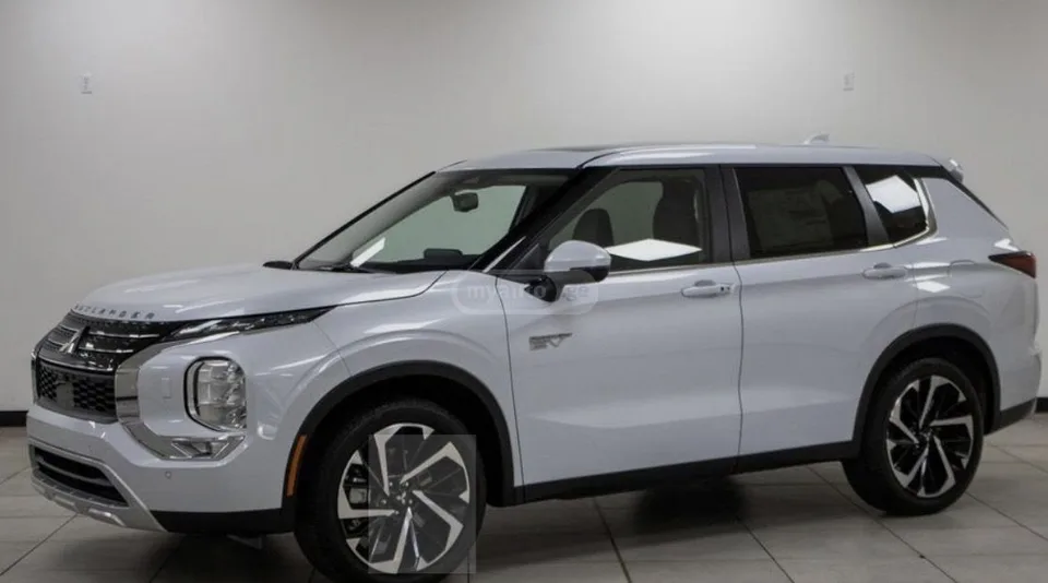 Mitsubishi Outlander 2023 — миниатюра 3