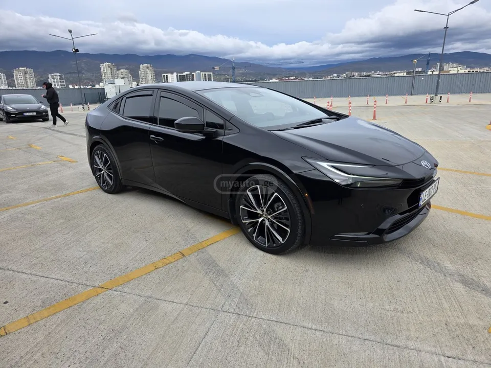 Toyota Prius 2024 — фото 1, купить с доставкой в Москву