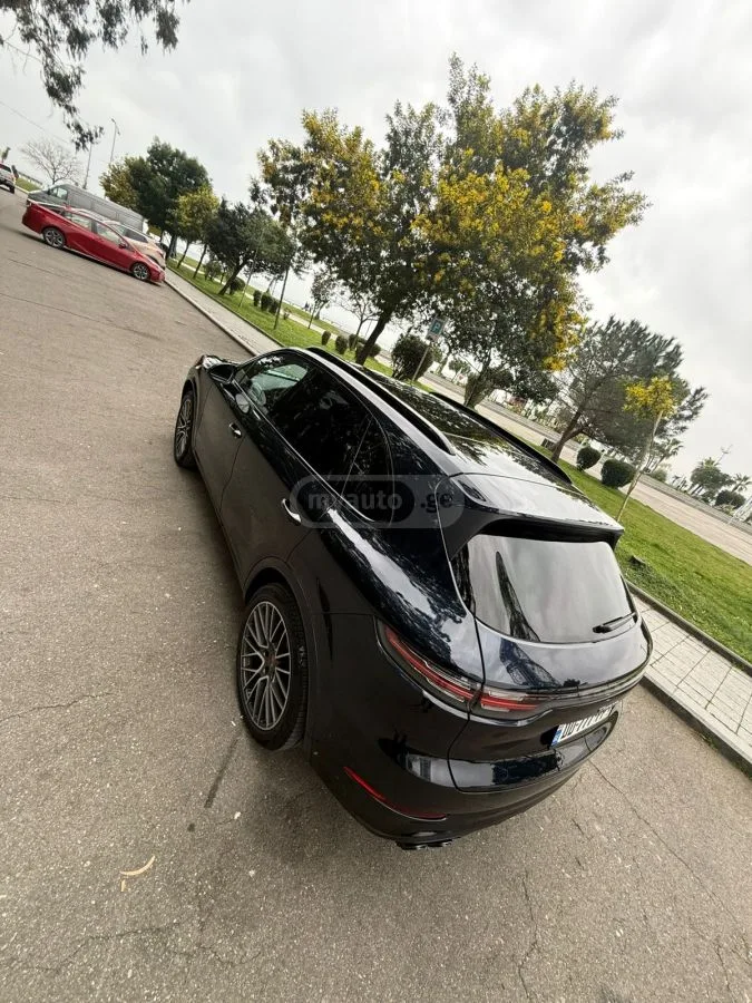 Porsche Cayenne 2022 — миниатюра 5