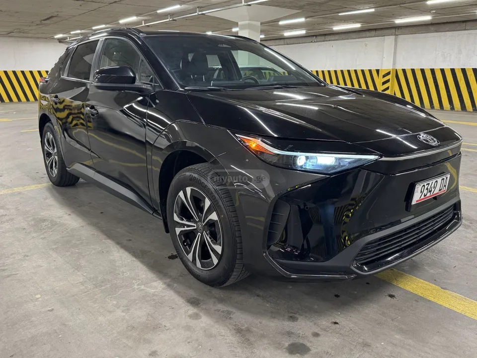 Toyota bZ4X XLE 2024 — миниатюра 2