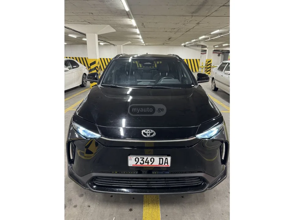 Toyota bZ4X XLE 2024 — фото 1, купить с доставкой в Москву
