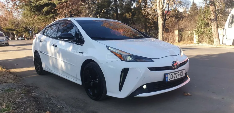 Toyota Prius Nightshade 5dr Front-Wheel Dri 2022 — фото 1, купить с доставкой в Москву
