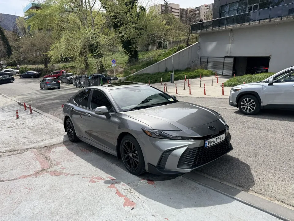 Toyota Camry 2025 — миниатюра 2