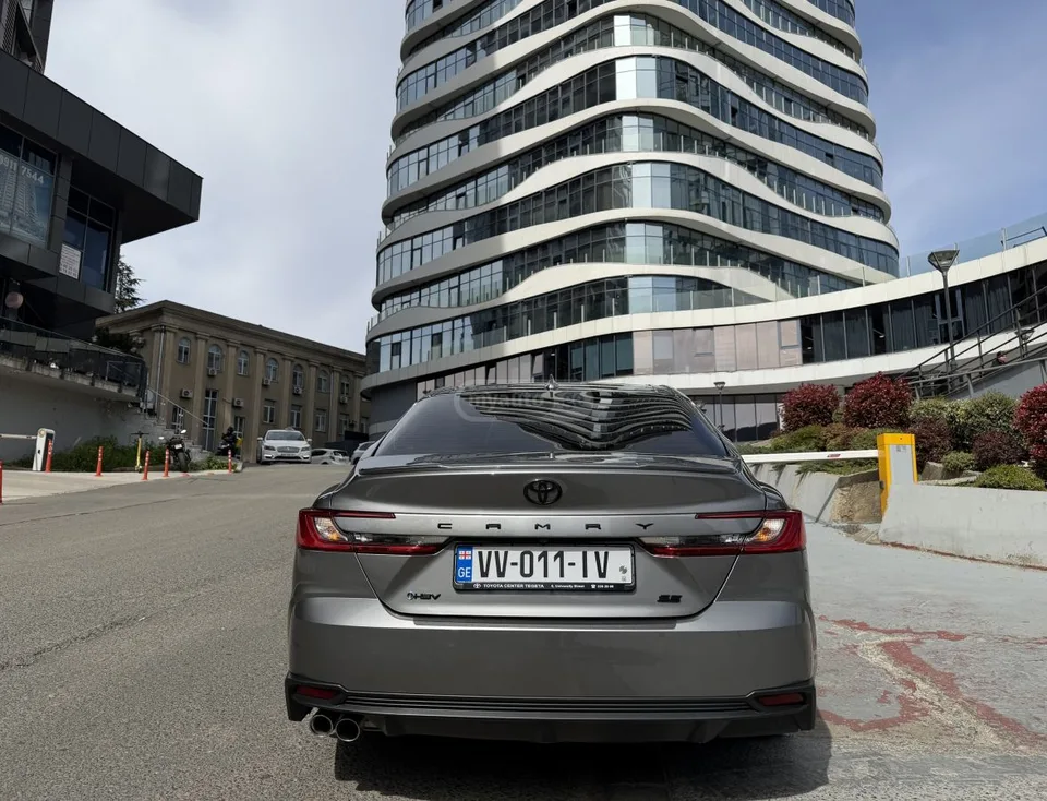 Toyota Camry 2025 — миниатюра 3