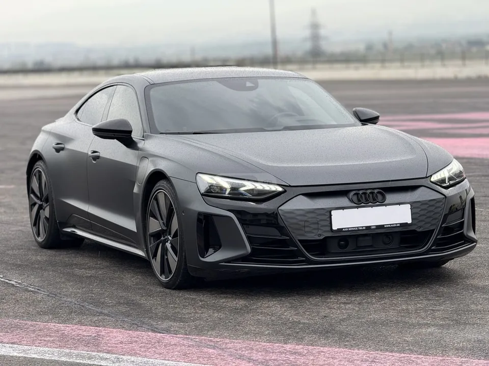 Audi RS e-tron GT E-tron gt Prestige 2023 — фото 1, купить с доставкой в Москву