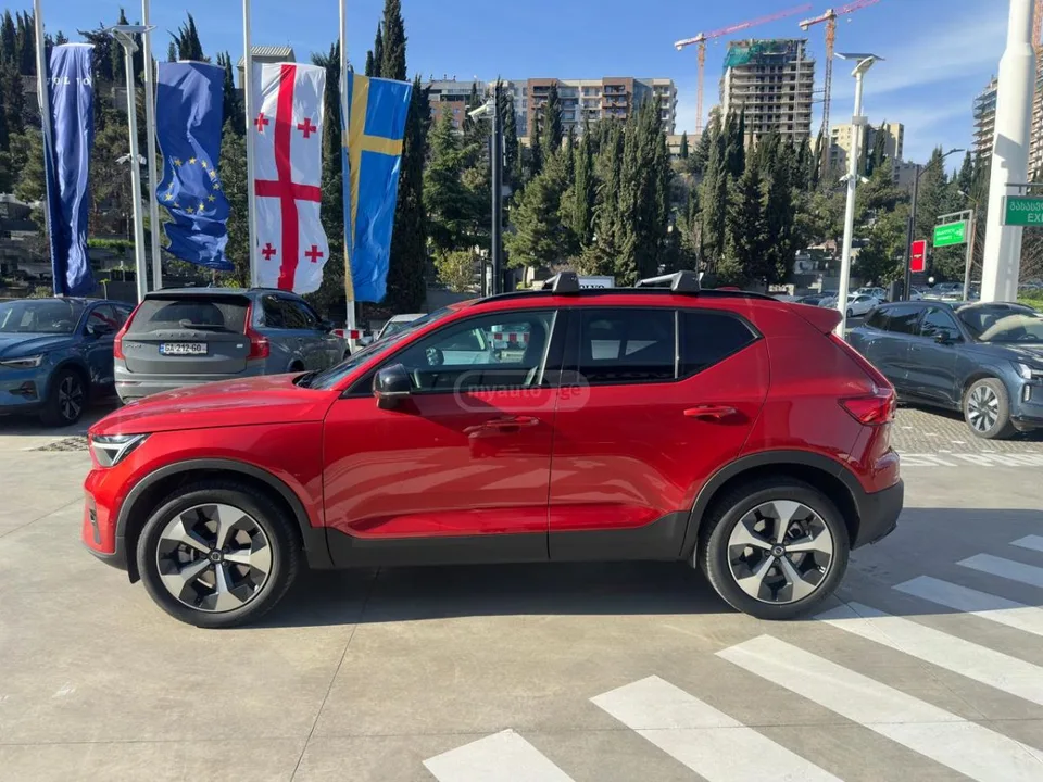 Volvo XC 40 2023 — миниатюра 3