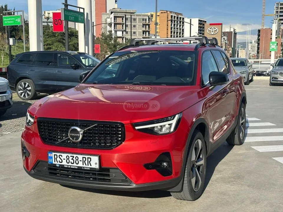 Volvo XC 40 2023 — фото 1, купить с доставкой в Москву