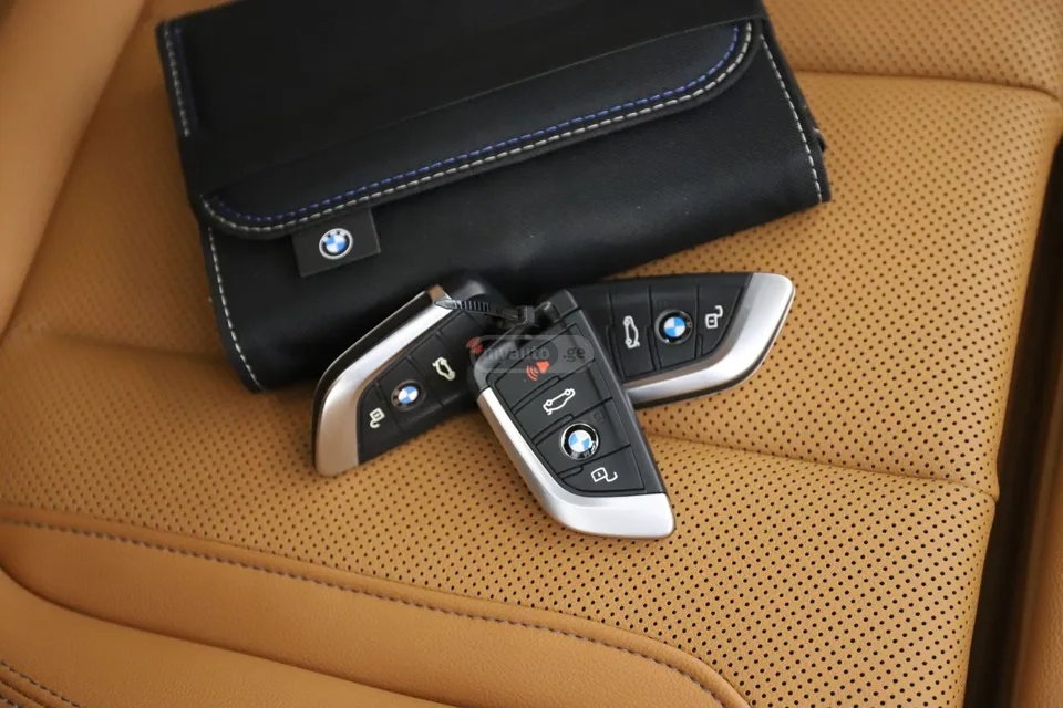 BMW 330 Base 4dr Rear-Wheel Drive Seda 2023 — миниатюра 2