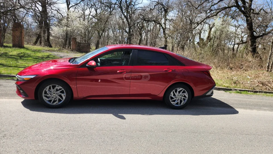 Hyundai Elantra 2024 — миниатюра 4
