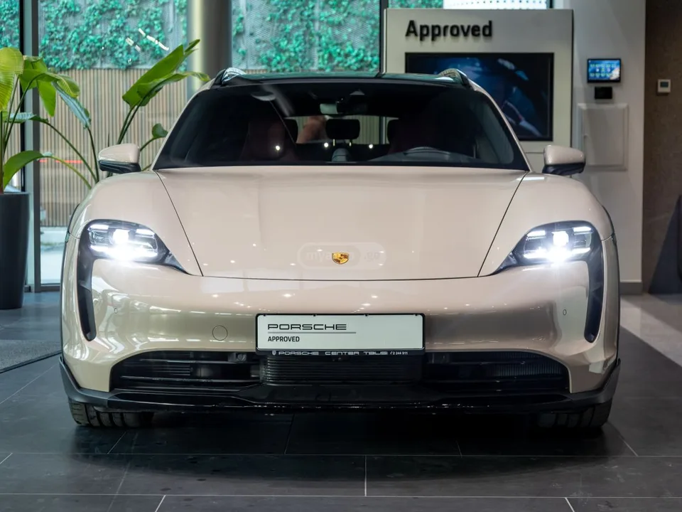 Porsche Taycan 4 S 2023 — миниатюра 2