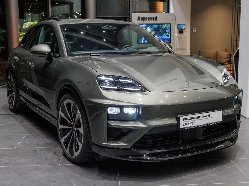 Porsche Macan TURBO 2025 — миниатюра 2
