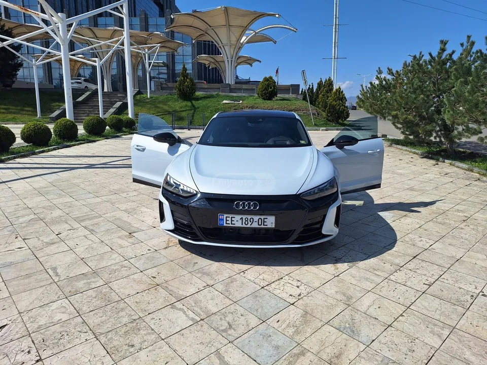 Audi RS e-tron GT 2023 — миниатюра 4