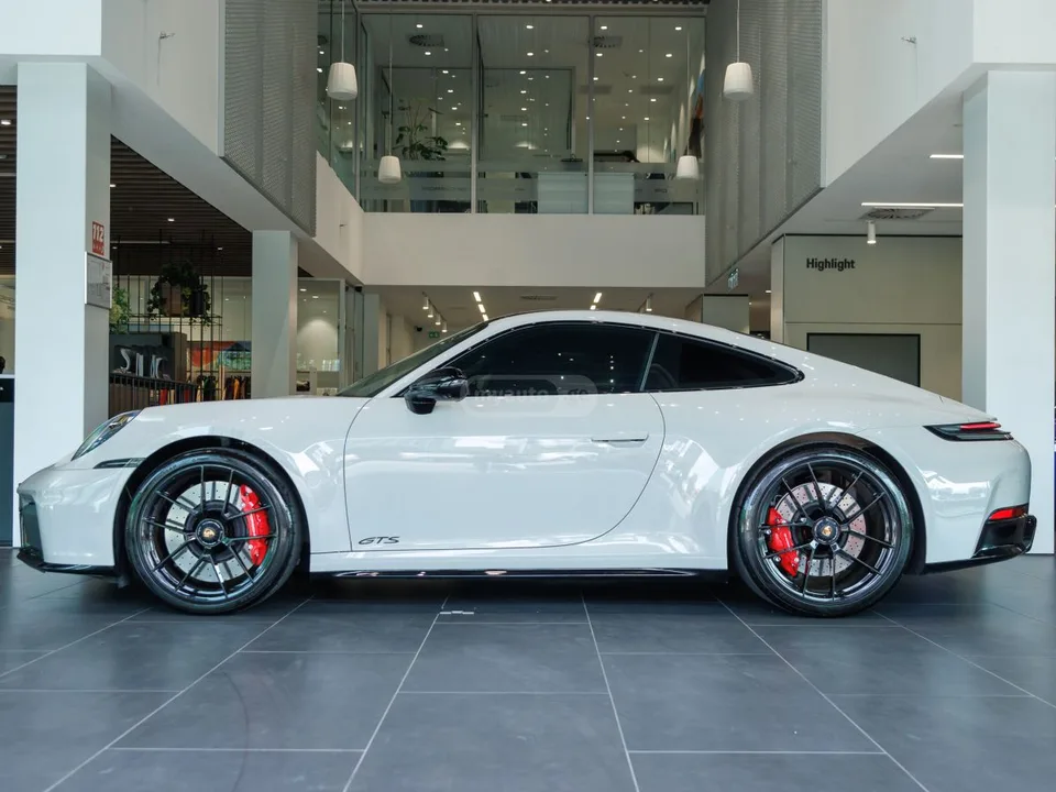 Porsche 911 2025 — миниатюра 2