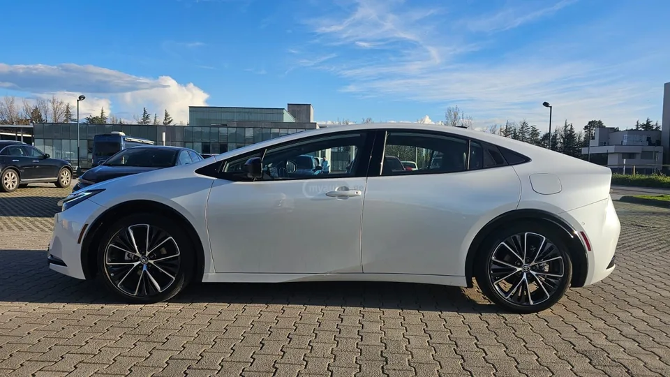 Toyota Prius LTD 2024 — миниатюра 2