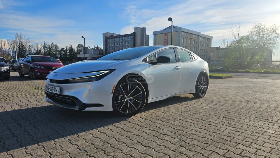Toyota Prius LTD 2024 — фото 1, купить с доставкой в Москву