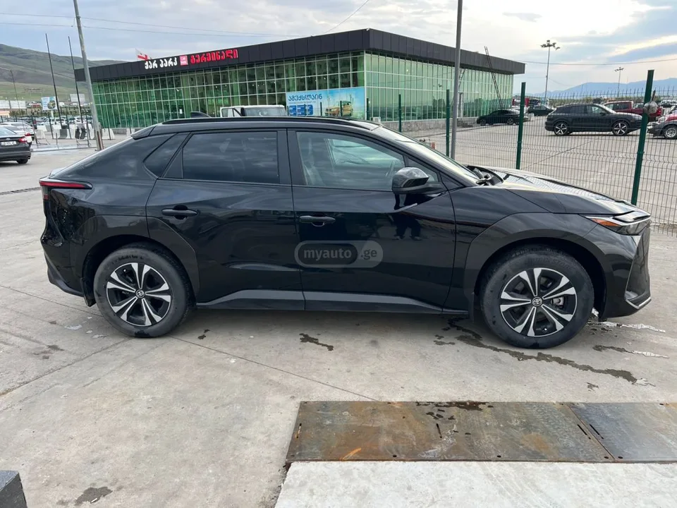 Toyota bZ4X 2024 — миниатюра 3