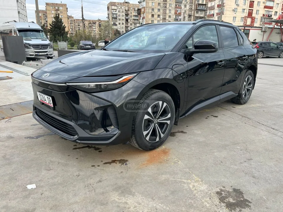 Toyota bZ4X 2024 — фото 1, купить с доставкой в Москву