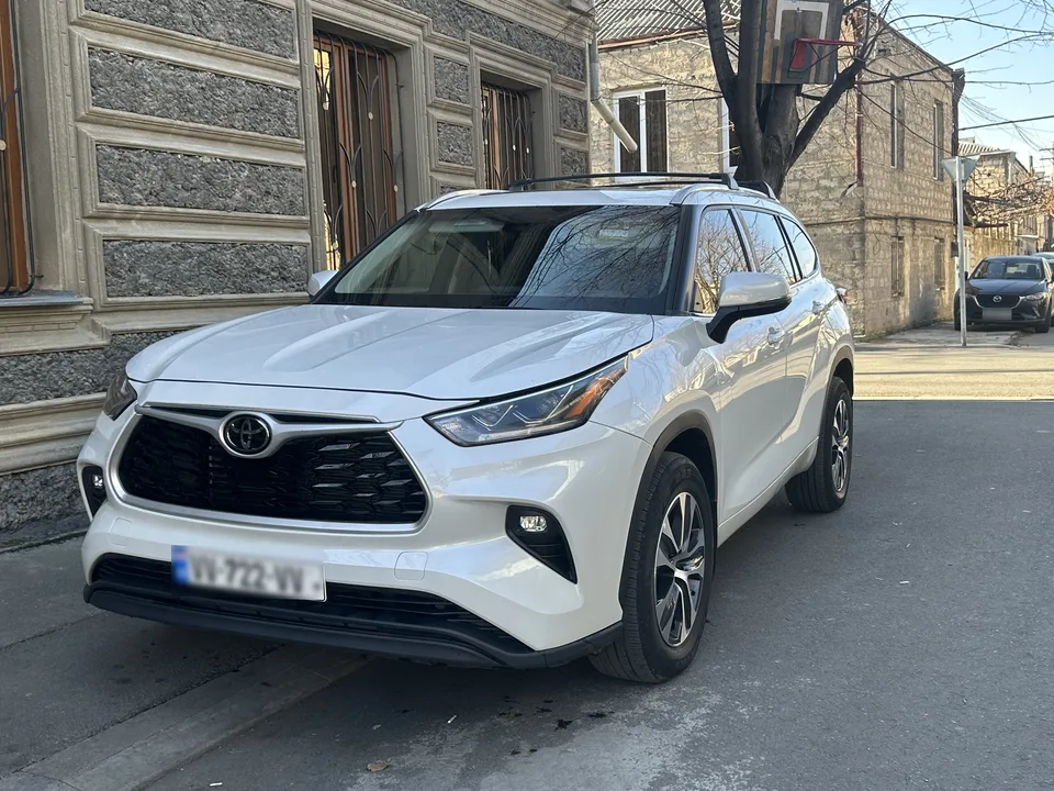 Toyota Highlander XLE 4dr All-Wheel Drive CVT 2022 — миниатюра 4