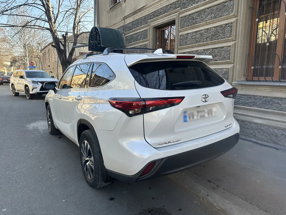Toyota Highlander XLE 4dr All-Wheel Drive CVT 2022 — миниатюра 5