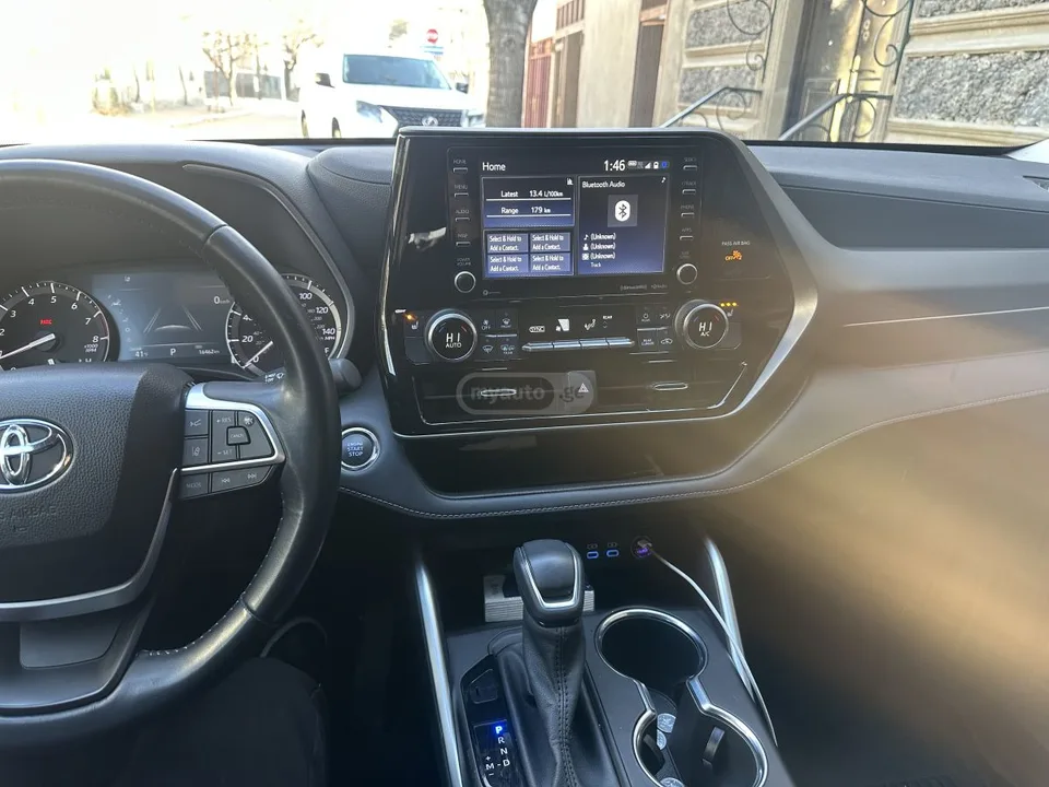 Toyota Highlander XLE 4dr All-Wheel Drive CVT 2022 — фото 1, купить с доставкой в Москву