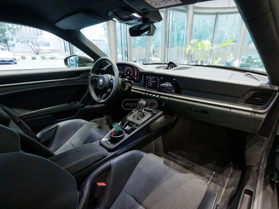 Porsche 911 2025 — миниатюра 4