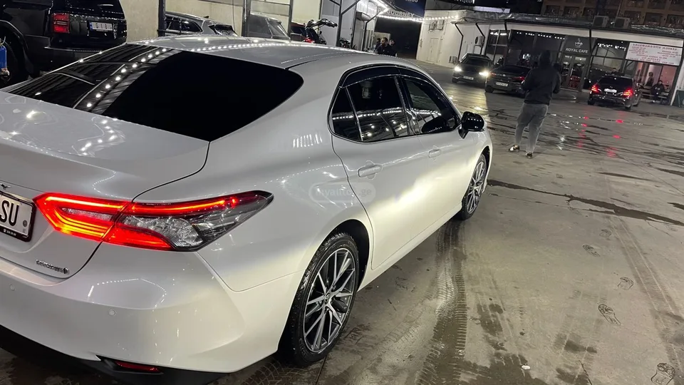 Toyota Camry SE 4dr All-Wheel Drive Sedan A 2023 — фото 1, купить с доставкой в Москву