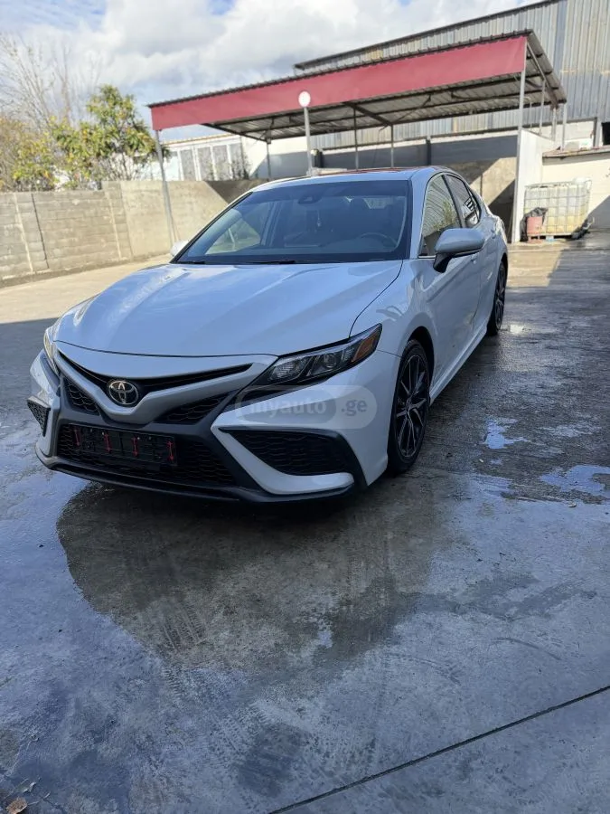Toyota Camry SE 4dr All-Wheel Drive Sedan A 2023 — фото 1, купить с доставкой в Москву