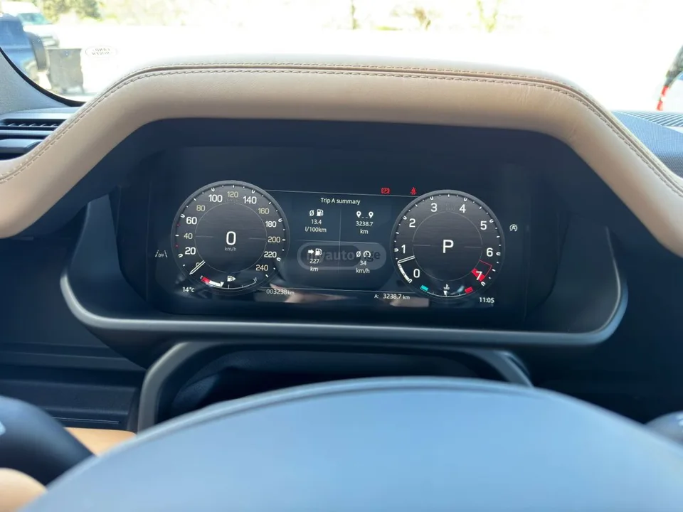 Land Rover Defender 110 X-Dynamic HSE 2024 — миниатюра 3