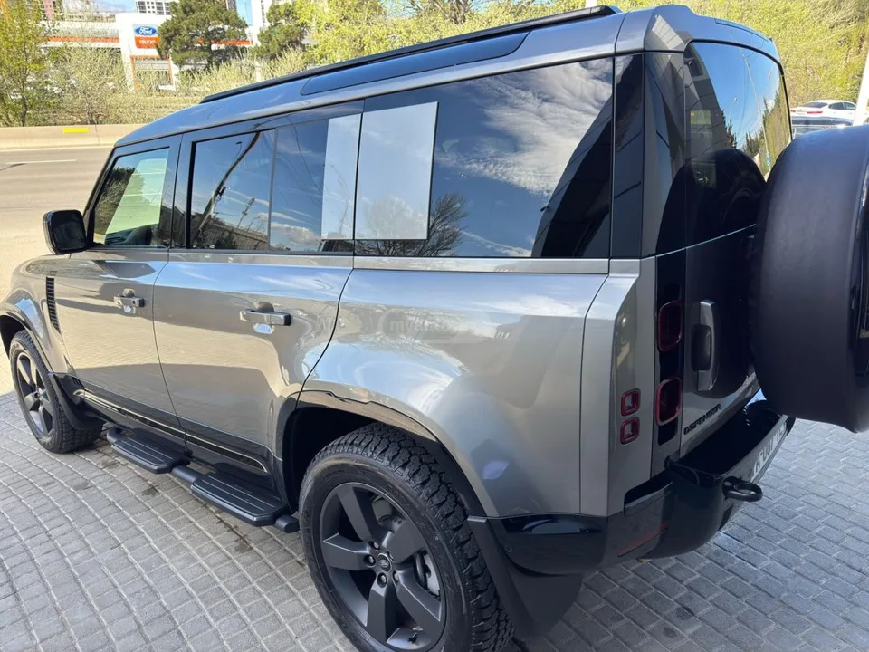 Land Rover Defender 110 X-Dynamic HSE 2024 — миниатюра 4