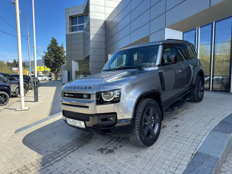 Land Rover Defender 110 X-Dynamic HSE 2024 — фото 1, купить с доставкой в Москву