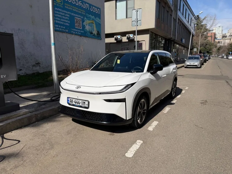 Toyota bZ3X 2025 — фото 1, купить с доставкой в Москву