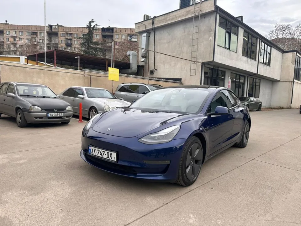 Tesla Model 3 2022 — миниатюра 2